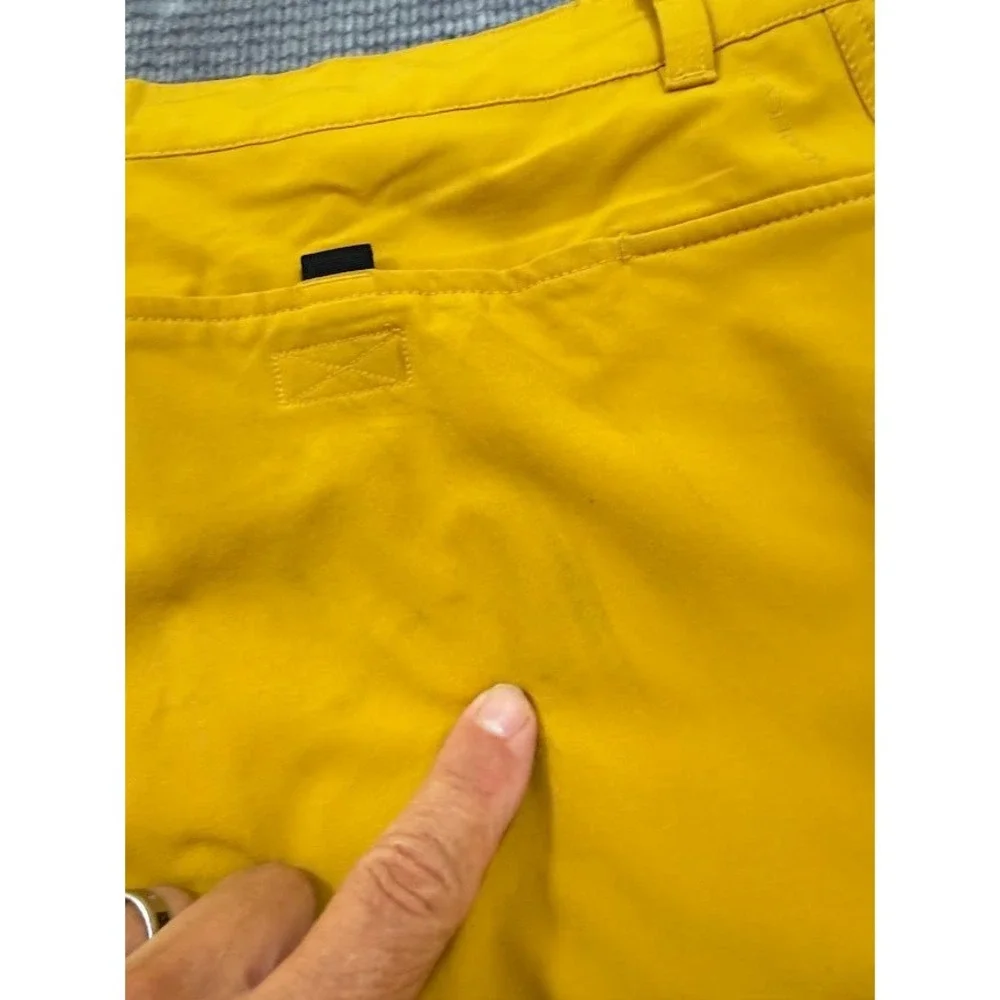 The North Face Mens Hiking Shorts Yellow Size 36X9 Technical Trail Cargo Shorts